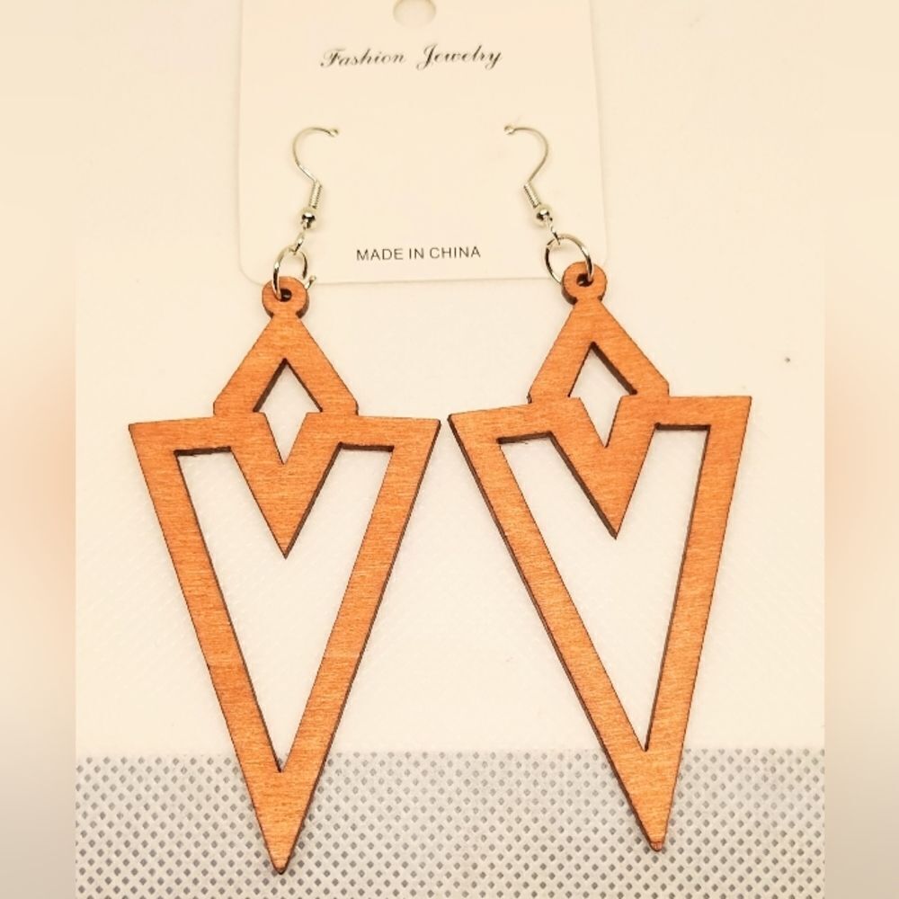 Earrings wooden dangle new e44
